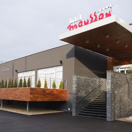 Hotel Mousson Michalovce Ngoại thất bức ảnh