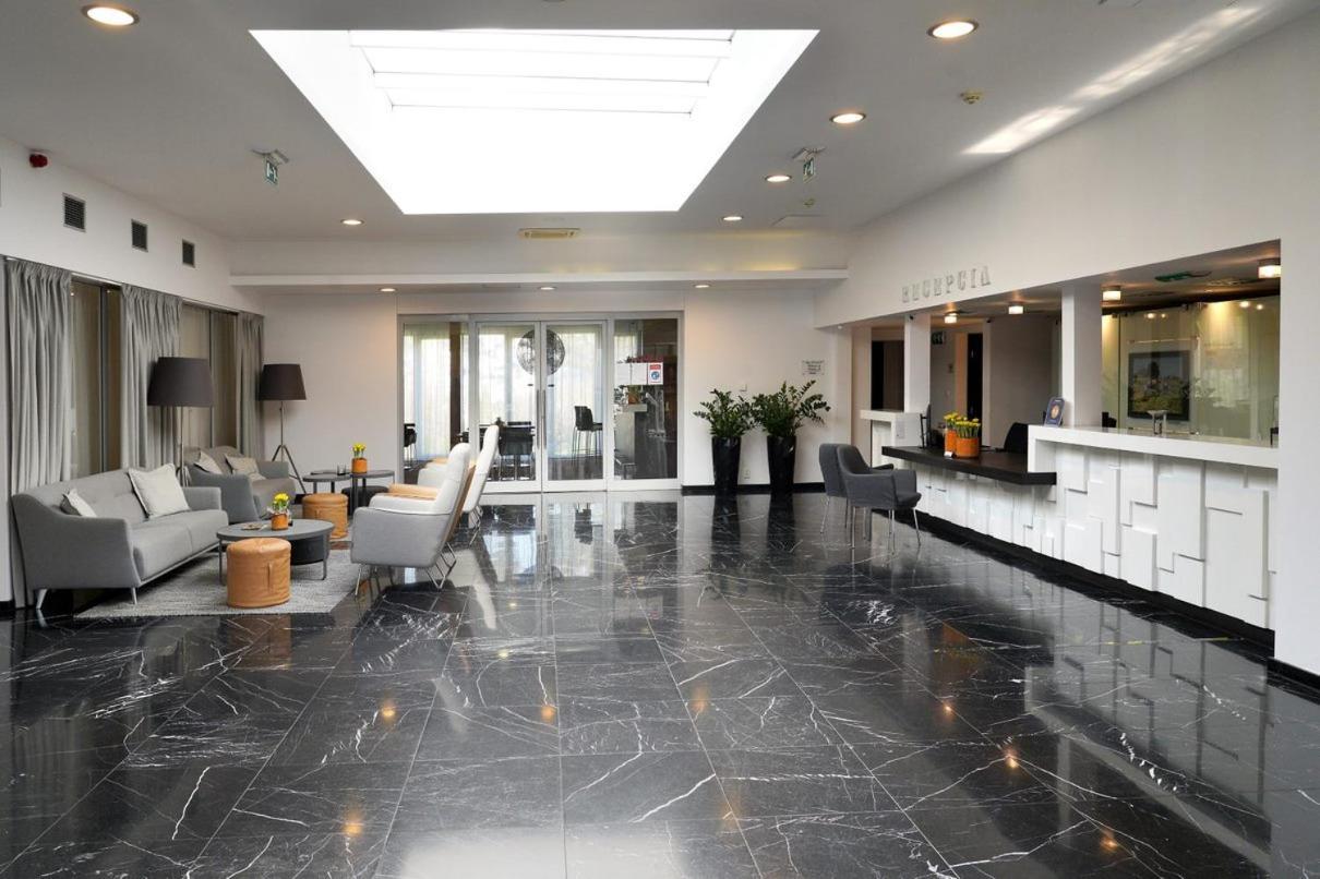 Hotel Mousson Michalovce Ngoại thất bức ảnh