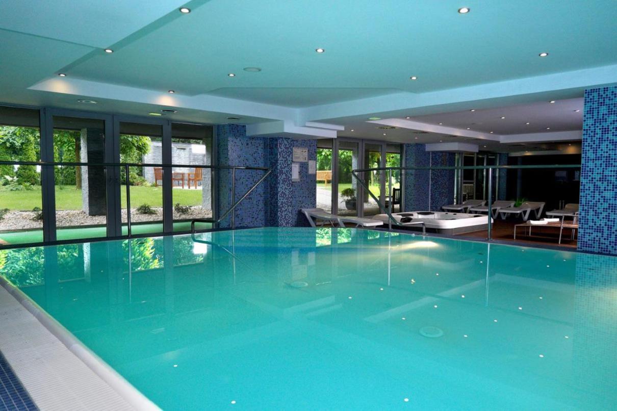 Hotel Mousson Michalovce Ngoại thất bức ảnh