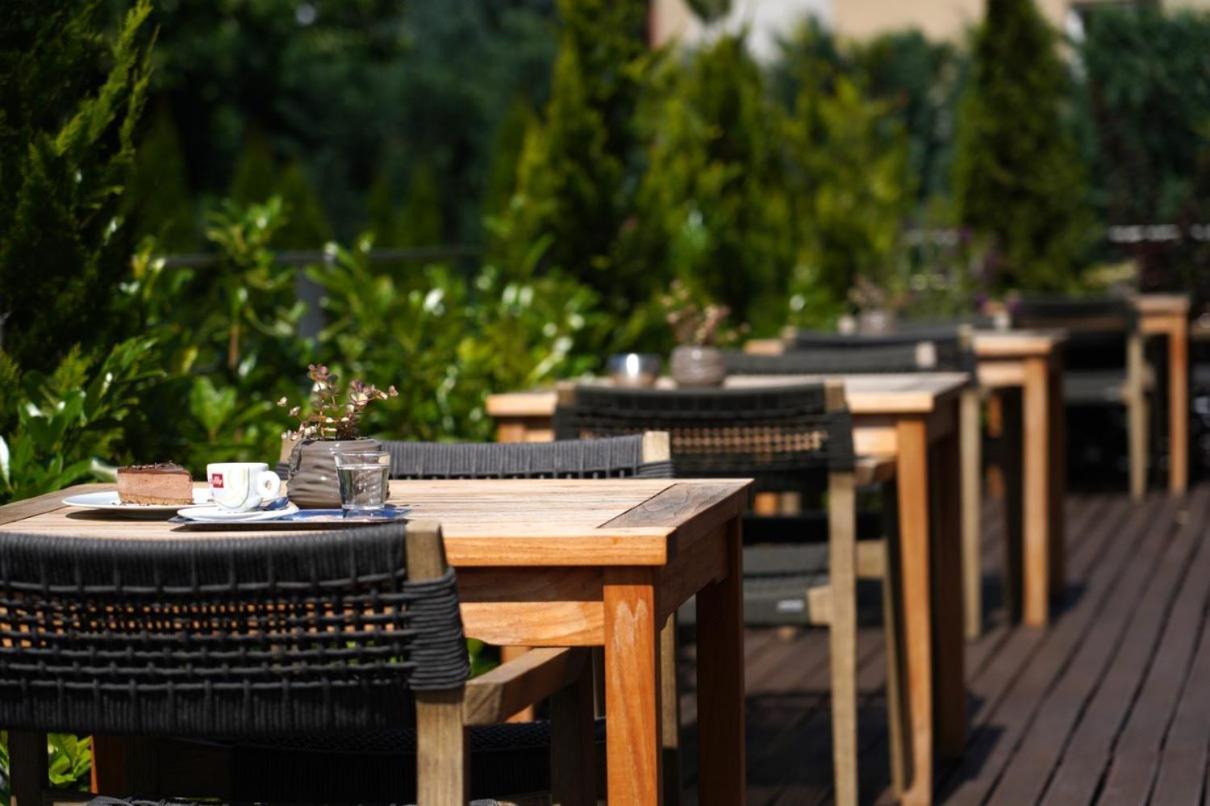 Hotel Mousson Michalovce Ngoại thất bức ảnh