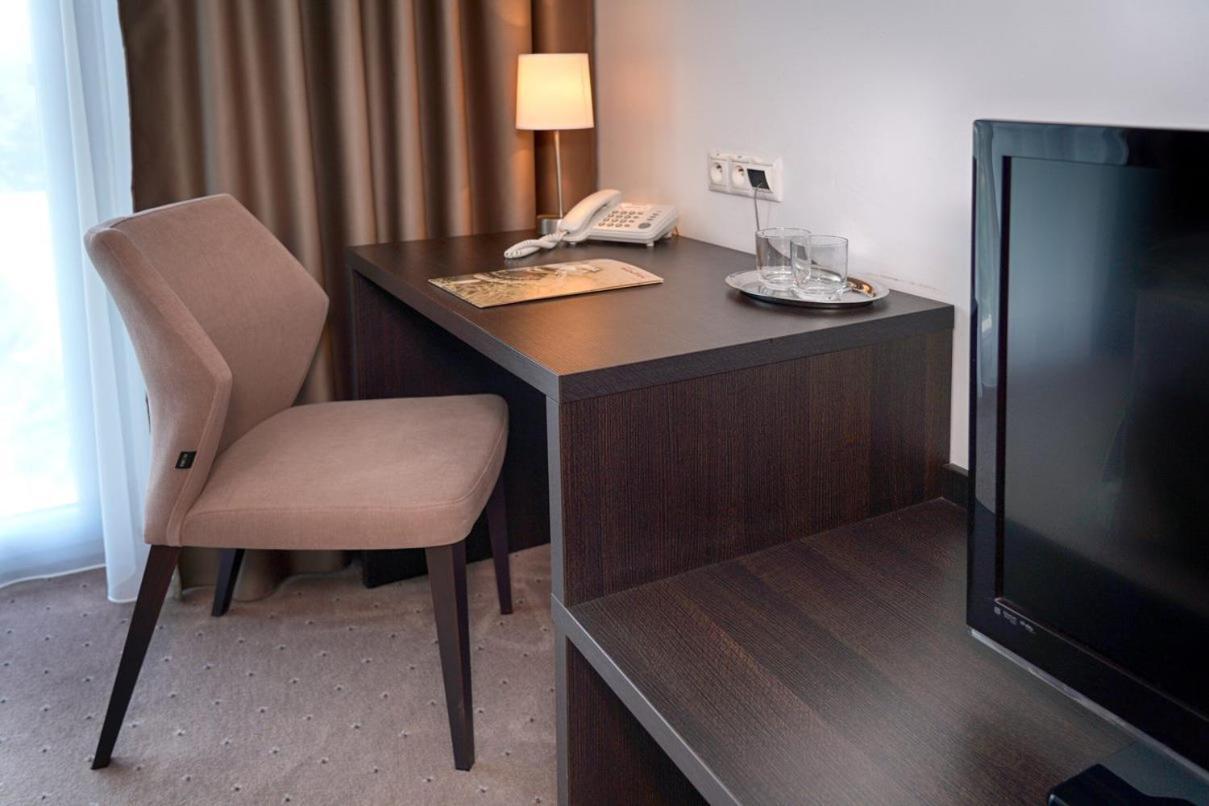 Hotel Mousson Michalovce Ngoại thất bức ảnh