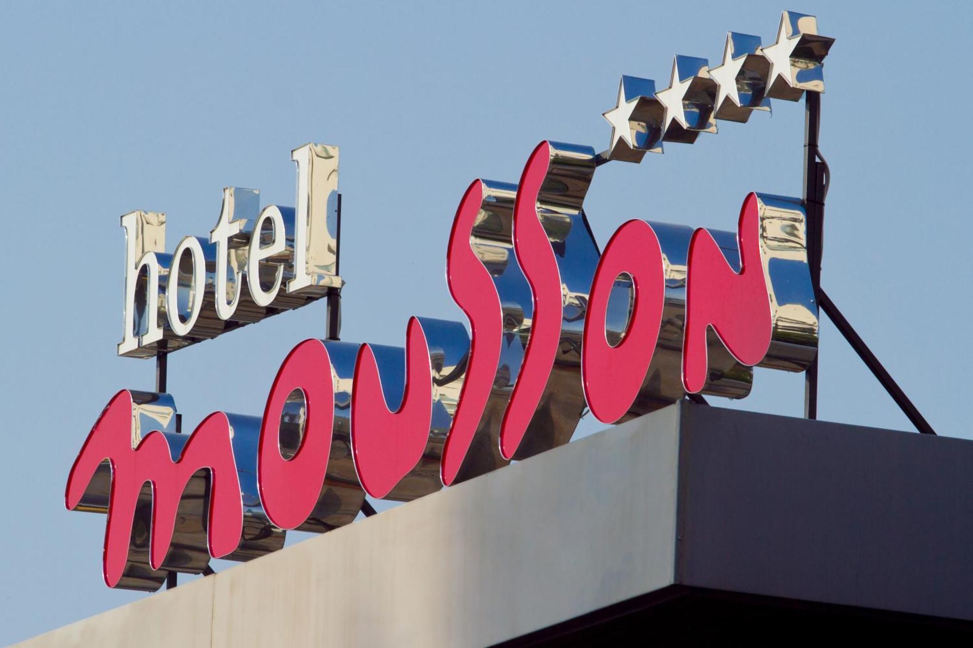 Hotel Mousson Michalovce Ngoại thất bức ảnh