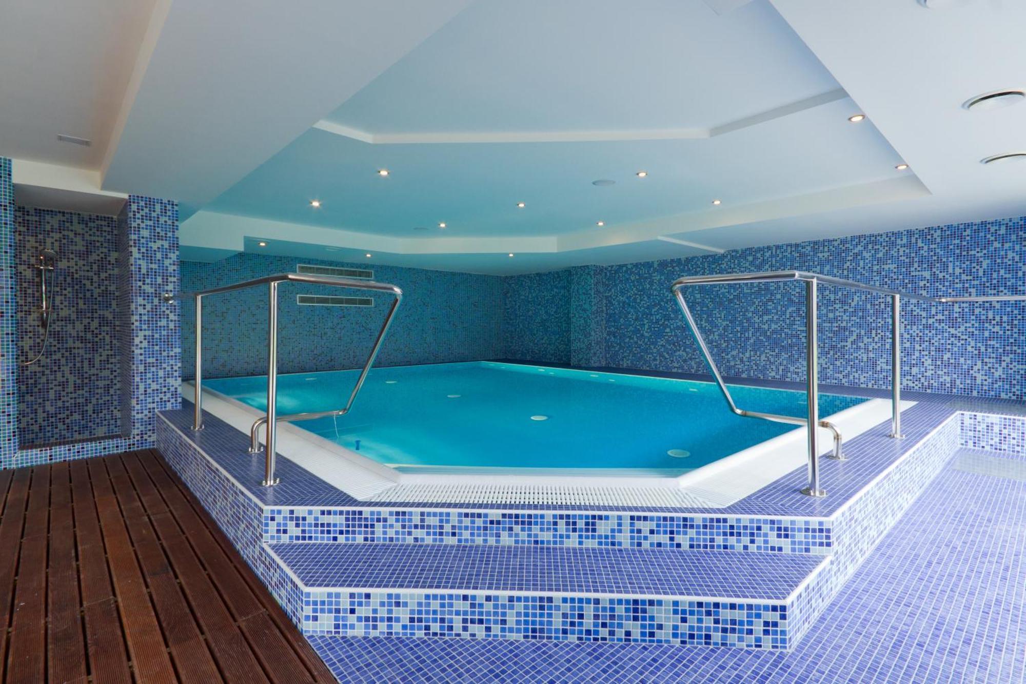 Hotel Mousson Michalovce Ngoại thất bức ảnh