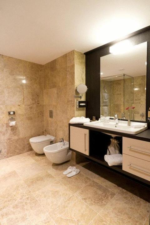 Hotel Mousson Michalovce Ngoại thất bức ảnh