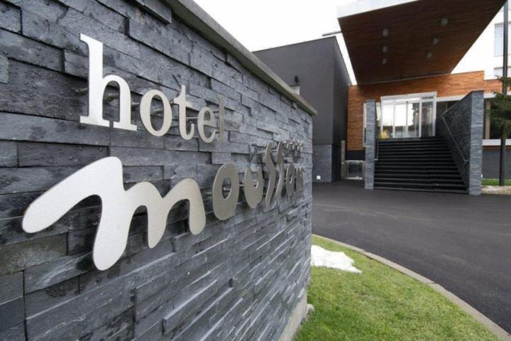 Hotel Mousson Michalovce Ngoại thất bức ảnh