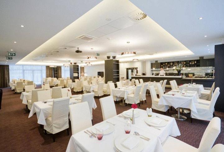 Hotel Mousson Michalovce Ngoại thất bức ảnh