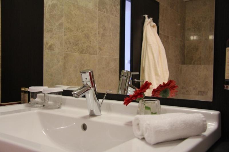 Hotel Mousson Michalovce Ngoại thất bức ảnh