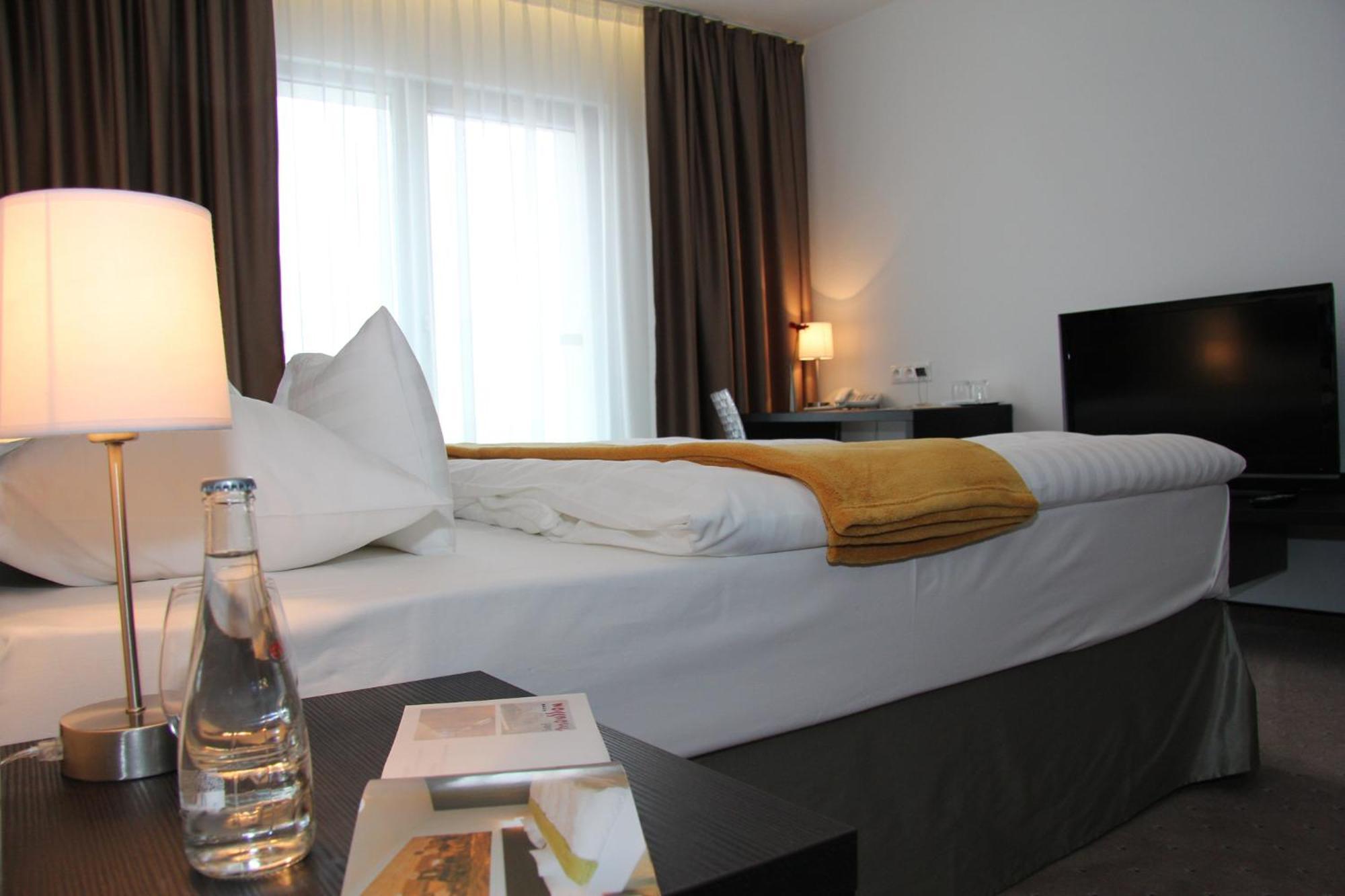 Hotel Mousson Michalovce Ngoại thất bức ảnh