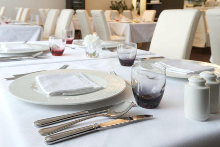 Hotel Mousson Michalovce Ngoại thất bức ảnh